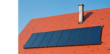 Dach mit Solarpanel